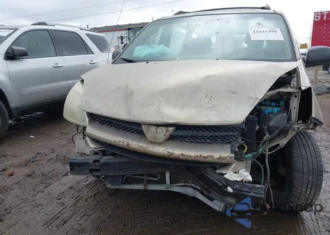 2005 Toyota Sienna Ce z USA, uszkodzony, nr VIN 5TDZA23C95S305068